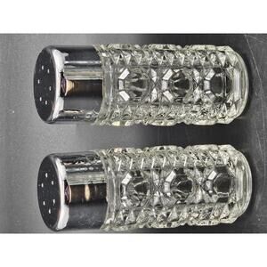 Vintage Glass Shakers Button and Daisy Pattern 4.0"